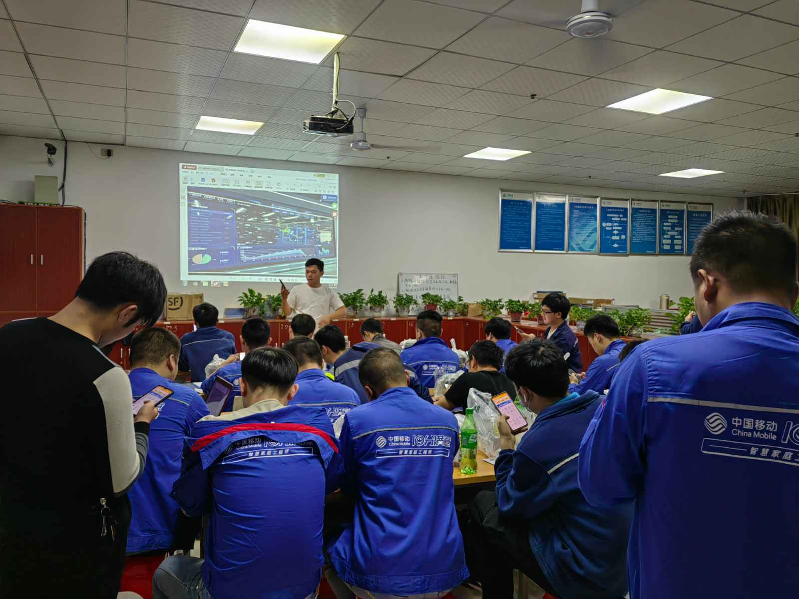 广州俊霖健康食品研究有限公司为中移铁通有限公司安全用电培训